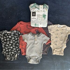 10 Piece Newborn Baby Boy Onesie Bundle - 5 Brand New 5 Worn Once